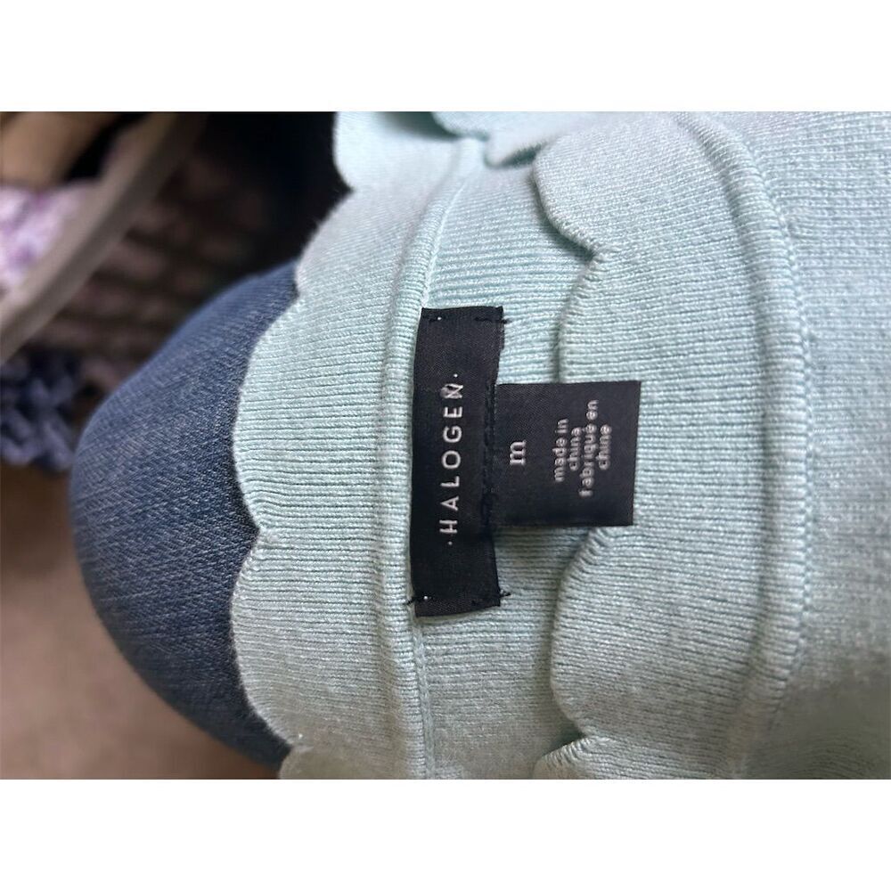 Halogen Women's Scalloped Pullover Sweater Blue Size M Long Sleeve
#089 - Picture 4 of 8